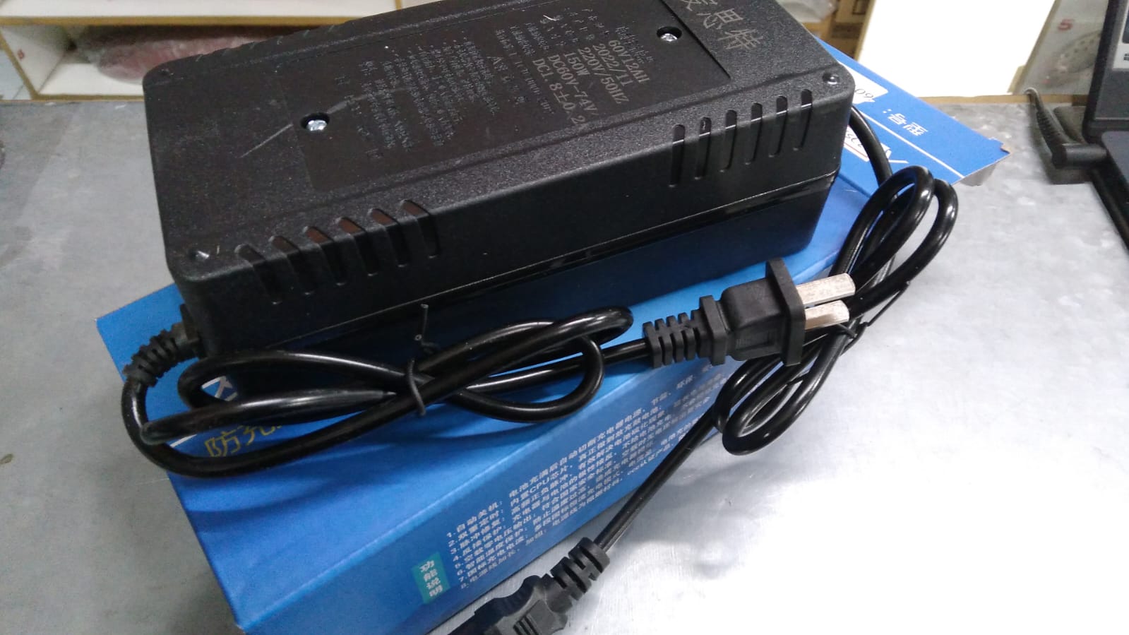CARGADOR DE BAETRIA MOTOS ELECTRICAS GEL 60V12AMP